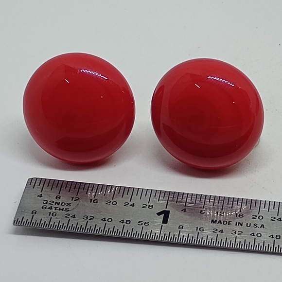 * vintage gorgeous cherry red Japan glass button screw back earrings - Picture 2 of 5